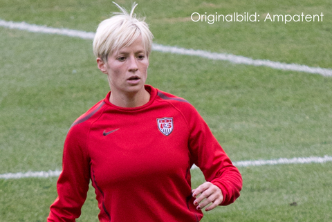 Megan Rapinoe kommt aus der Umkleide