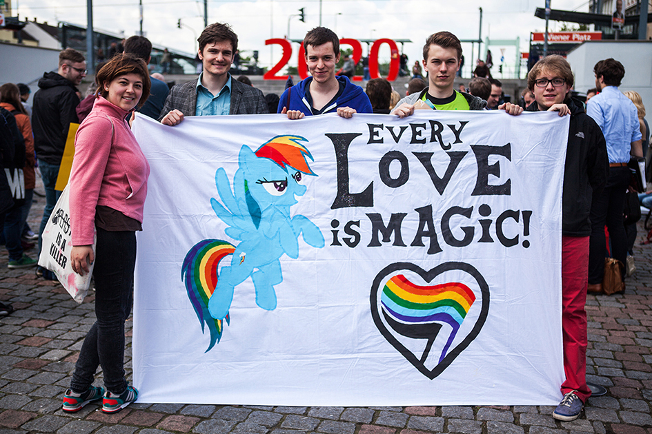 Friedliche Demonstration gegen die "Besorgten Eltern" (Foto: Stefanie Biel)