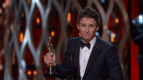 Eddie Redmayne accepts the Oscar