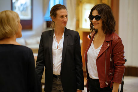 CMA, Camille Cottin (Andrea) mit Juliette Binoche, ©  Edel Motion